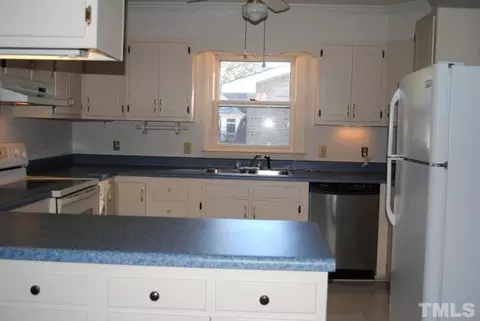 208 W Stevens St, Smithfield, NC 27577 photo 6