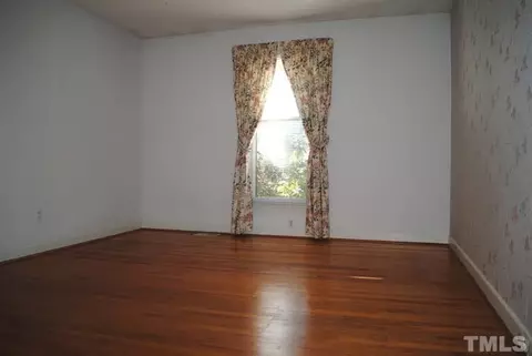 208 W Stevens St, Smithfield, NC 27577 photo 9