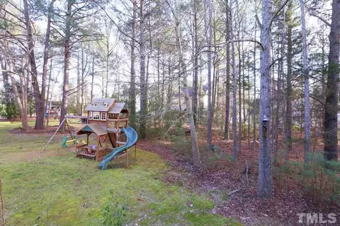 504 Chadbourne Dr, Durham, NC 27703 photo 5