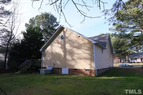504 Chadbourne Dr, Durham, NC 27703 photo 4