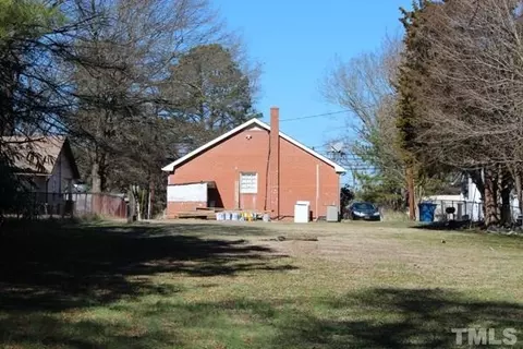 819 Pleasant Dr, Durham, NC 27703 photo 3