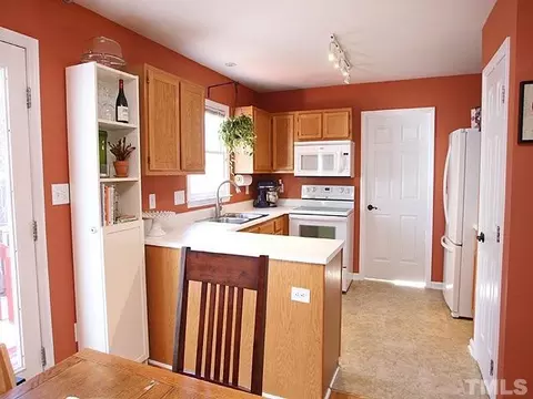 2 Bridgeport Dr, Durham, NC 27713 photo 5