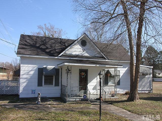 101 E Holmes St, Benson, NC 27504 photo 1