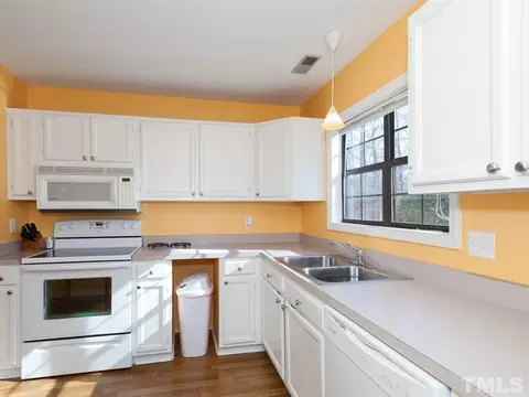 65 Willow Bridge Dr, Durham, NC 27707 photo 4