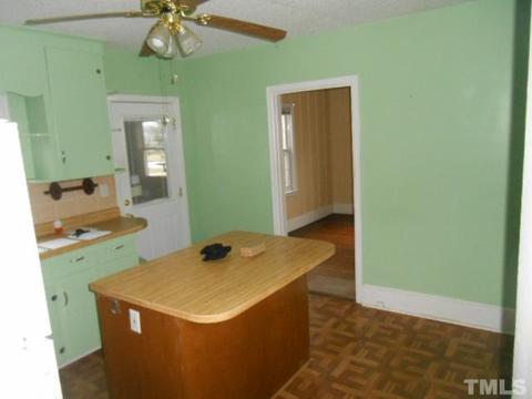 201 Catherine St, Benson, NC 27504 photo 6