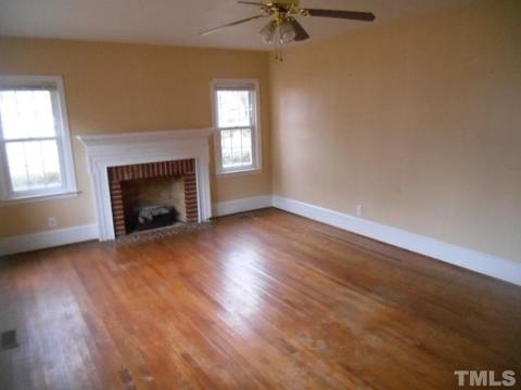 201 Catherine St, Benson, NC 27504 photo 4