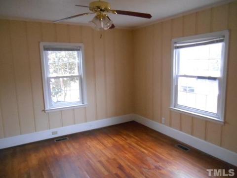 201 Catherine St, Benson, NC 27504 photo 3