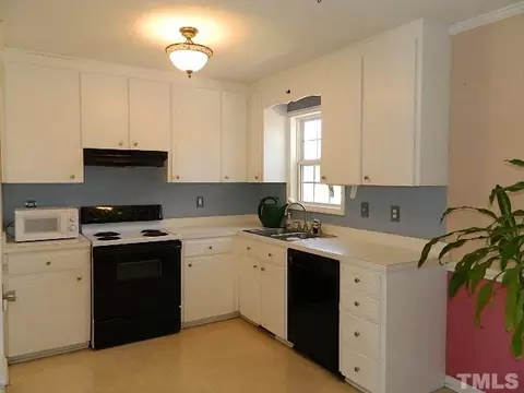 138 Lansing Dr, Benson, NC 27504 photo 3