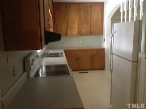 205 E K St E, Erwin, NC 28339 photo 3
