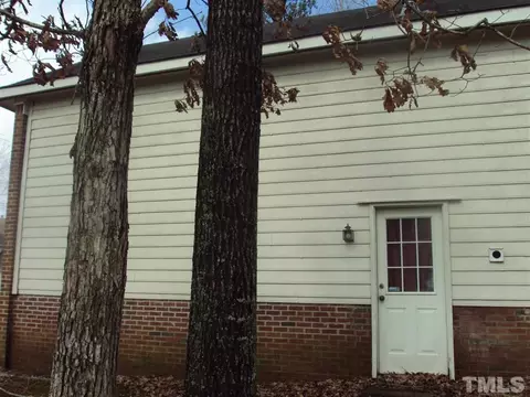 615 Crossing Dr, Durham, NC 27703 photo 2
