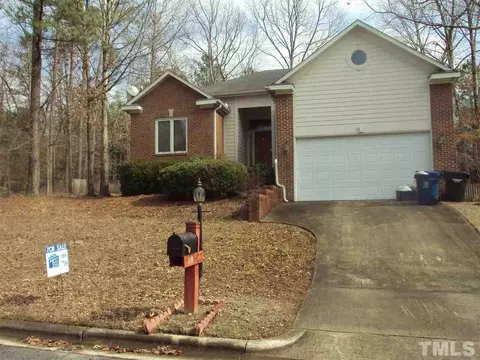 615 Crossing Dr, Durham, NC 27703 photo 1