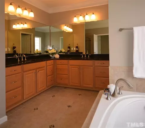 205 Pathwood Ln, Durham, NC 27705 photo 13