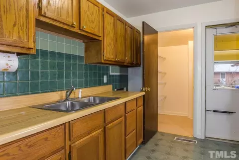 801 Lorain Ave, Durham, NC 27704 photo 6