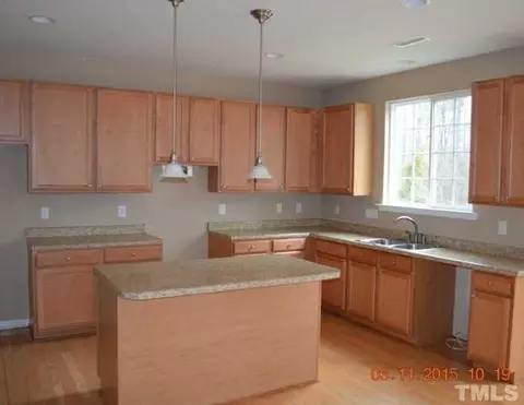 621 Ashburn Ln, Durham, NC 27703 photo 4