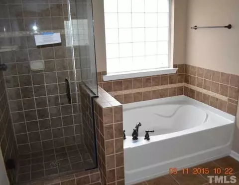 621 Ashburn Ln, Durham, NC 27703 photo 9