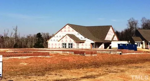 84 Glenfield Dr, Dunn, NC 28334 photo 3