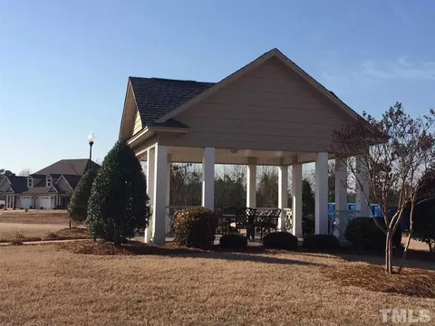 84 Glenfield Dr, Dunn, NC 28334 photo 4