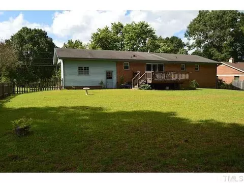 111 Castle Dr, Smithfield, NC 27577 photo 2