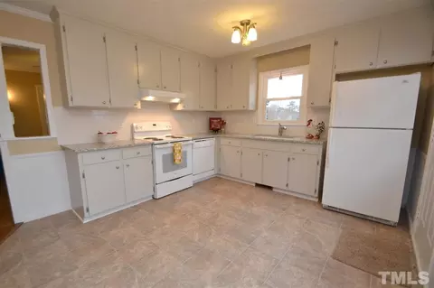 711 E Chatham St, Apex, NC 27502 photo 5