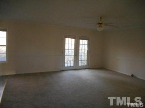 179 Lansing Dr, Benson, NC 27504 photo 4