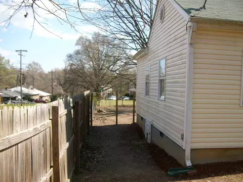 423 Edward St, Durham, NC 27707 photo 4