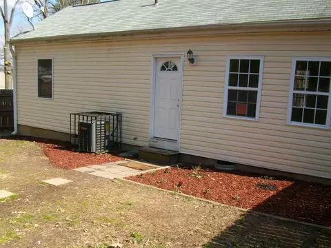 423 Edward St, Durham, NC 27707 photo 2