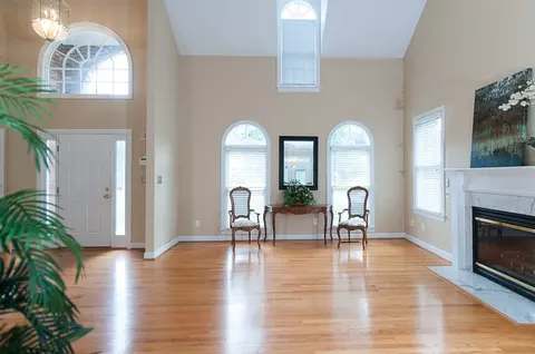 807 E Oak Dr, Durham, NC 27705 photo 2