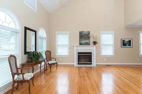 807 E Oak Dr, Durham, NC 27705 photo 4