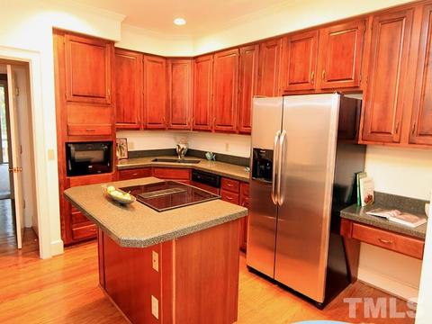 4 Innisfree Dr, Durham, NC 27707 photo 3