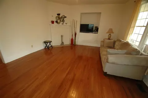 219 W Trinity Ave, Durham, NC 27701 photo 4