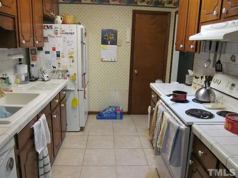 171 Clancy Cir, Cary, NC 27511 photo 4