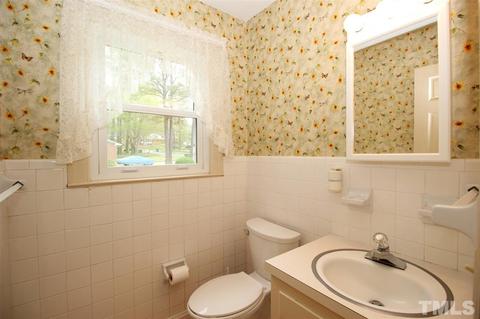 702 SW Maynard Rd, Cary, NC 27511 photo 11