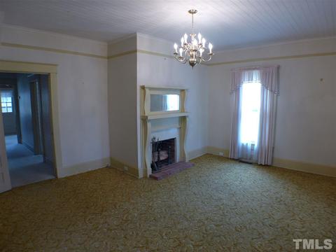 504 W Parrish Dr, Benson, NC 27504 photo 3