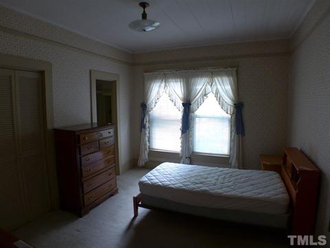 504 W Parrish Dr, Benson, NC 27504 photo 8