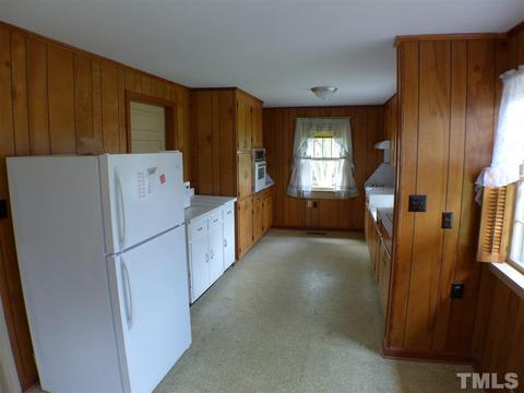 504 W Parrish Dr, Benson, NC 27504 photo 6
