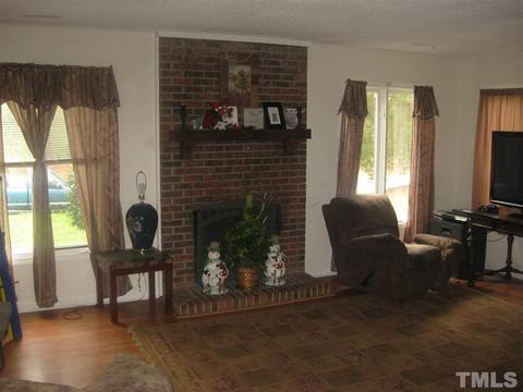 1633 Rowemont Dr, Durham, NC 27705 photo 4