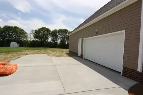 569 Shade Tree Rd, Benson, NC 27504 photo 3