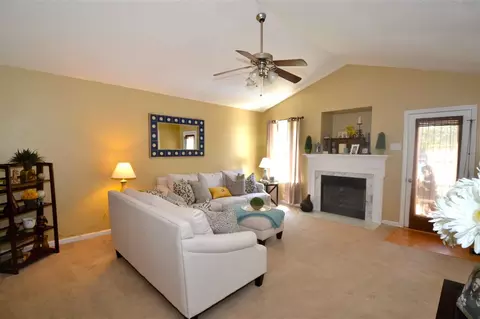 352 Tomahawk Dr, Clayton, NC 27520 photo 6