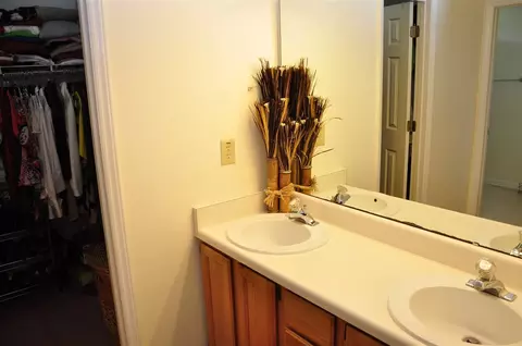 207 Long Crescent Dr, Durham, NC 27712 photo 13