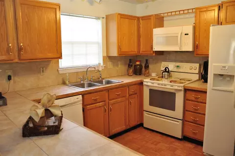 207 Long Crescent Dr, Durham, NC 27712 photo 10