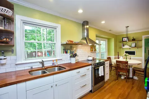 100 Cavendish Dr, Cary, NC 27513 photo 2