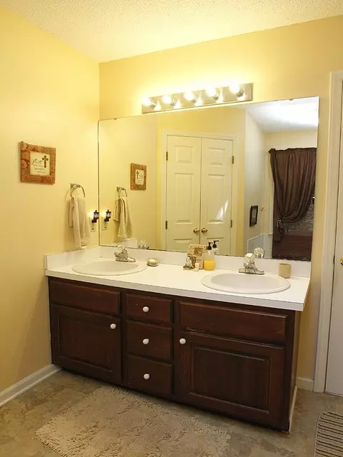 1009 Hadrian Dr, Garner, NC 27529 photo 9