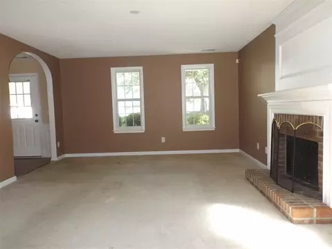 526 Crossview Ln, Durham, NC 27703 photo 3