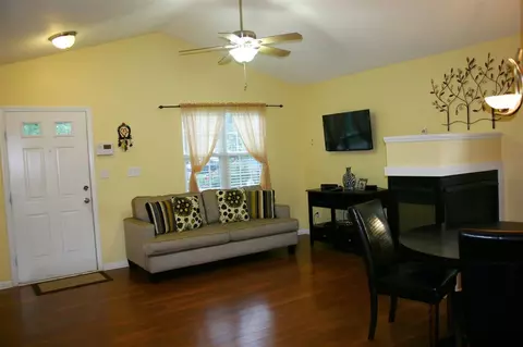 418 Gladstone Dr, Durham, NC 27703 photo 6