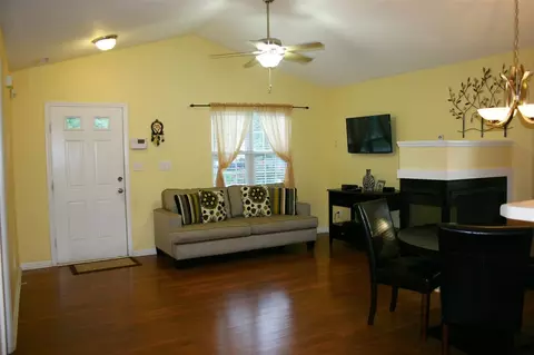 418 Gladstone Dr, Durham, NC 27703 photo 5