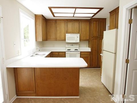 102 Tiercel Ct, Cary, NC 27518 photo 4