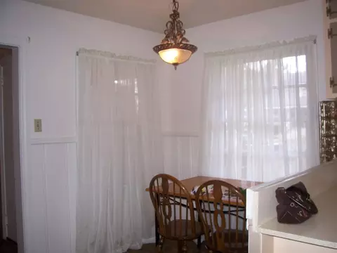 402 N Sumner St, Selma, NC 27576 photo 7