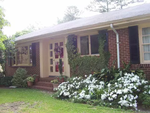 402 N Sumner St, Selma, NC 27576 photo 2