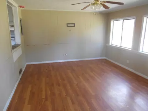 502 4th St, Bladenboro, NC 28320 photo 3