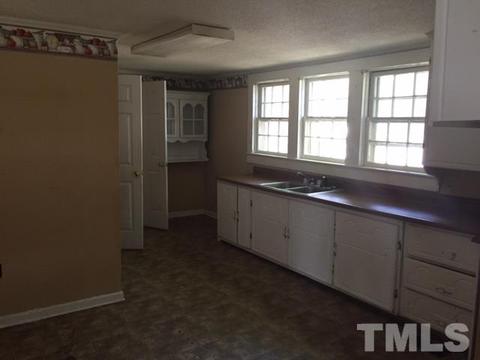 600 E Parker St, Graham, NC 27253 photo 5